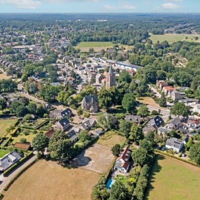 Luchtfoto van de stad Soest in de provincie Utrecht, Nederland, met zicht op omgeving Baarn